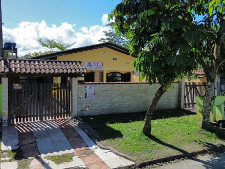 Ref.- 408 - Casa no Balneário Riviera